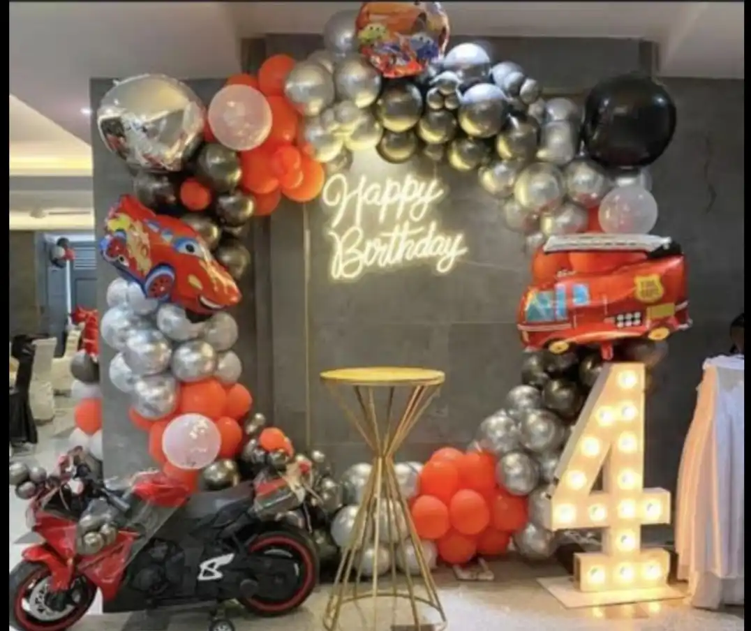 Car Theme Decor with Ring Style